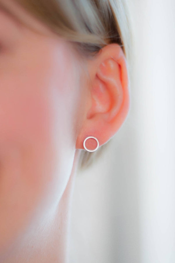 Ohrringe versilbert Kreis matt - Catalea - Schlichter Schmuck - Minimalistischer Schmuck - Modeschmuck