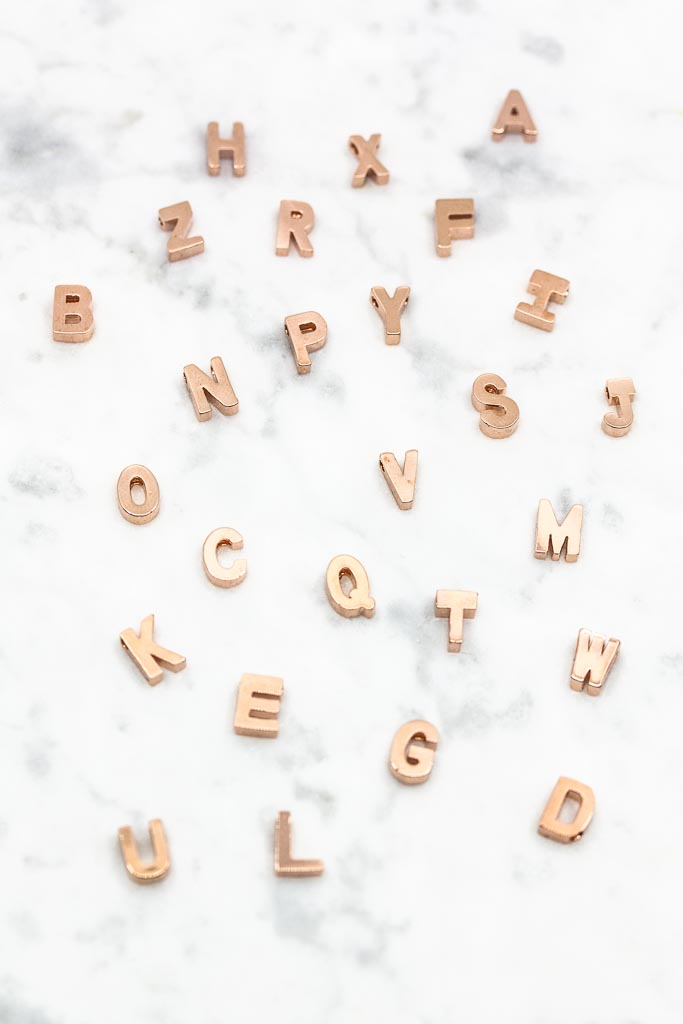 Kette Buchstabe - Druckbuchstaben und Herz matt - Catalea - Schlichter Schmuck - Minimalistischer Schmuck - Modeschmuck