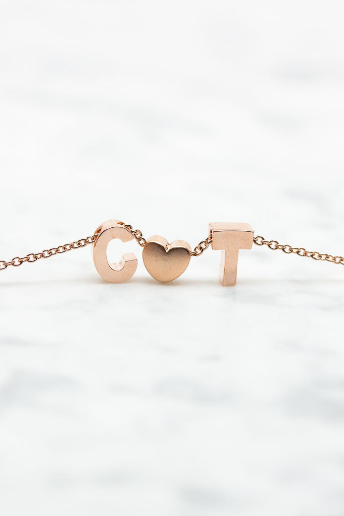 Kette Buchstabe - Druckbuchstaben und Herz matt - Catalea - Schlichter Schmuck - Minimalistischer Schmuck - Modeschmuck