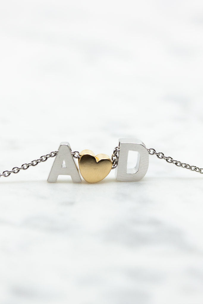 Kette Buchstabe - Druckbuchstaben und Herz matt - Catalea - Schlichter Schmuck - Minimalistischer Schmuck - Modeschmuck