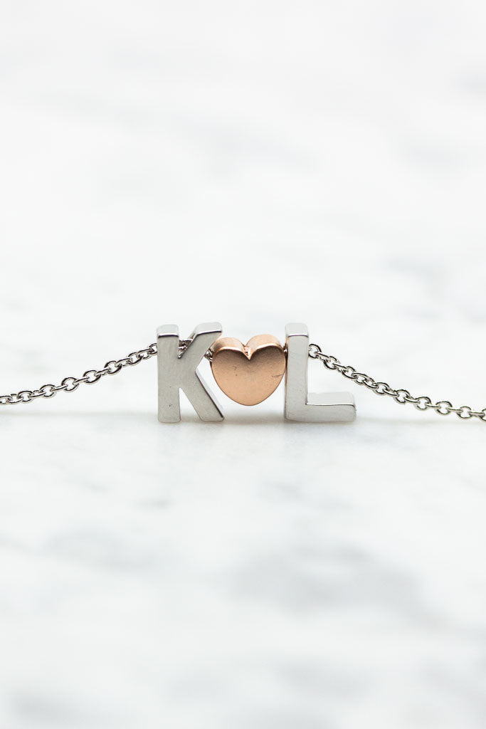 Kette Buchstabe - Druckbuchstaben und Herz matt - Catalea - Schlichter Schmuck - Minimalistischer Schmuck - Modeschmuck