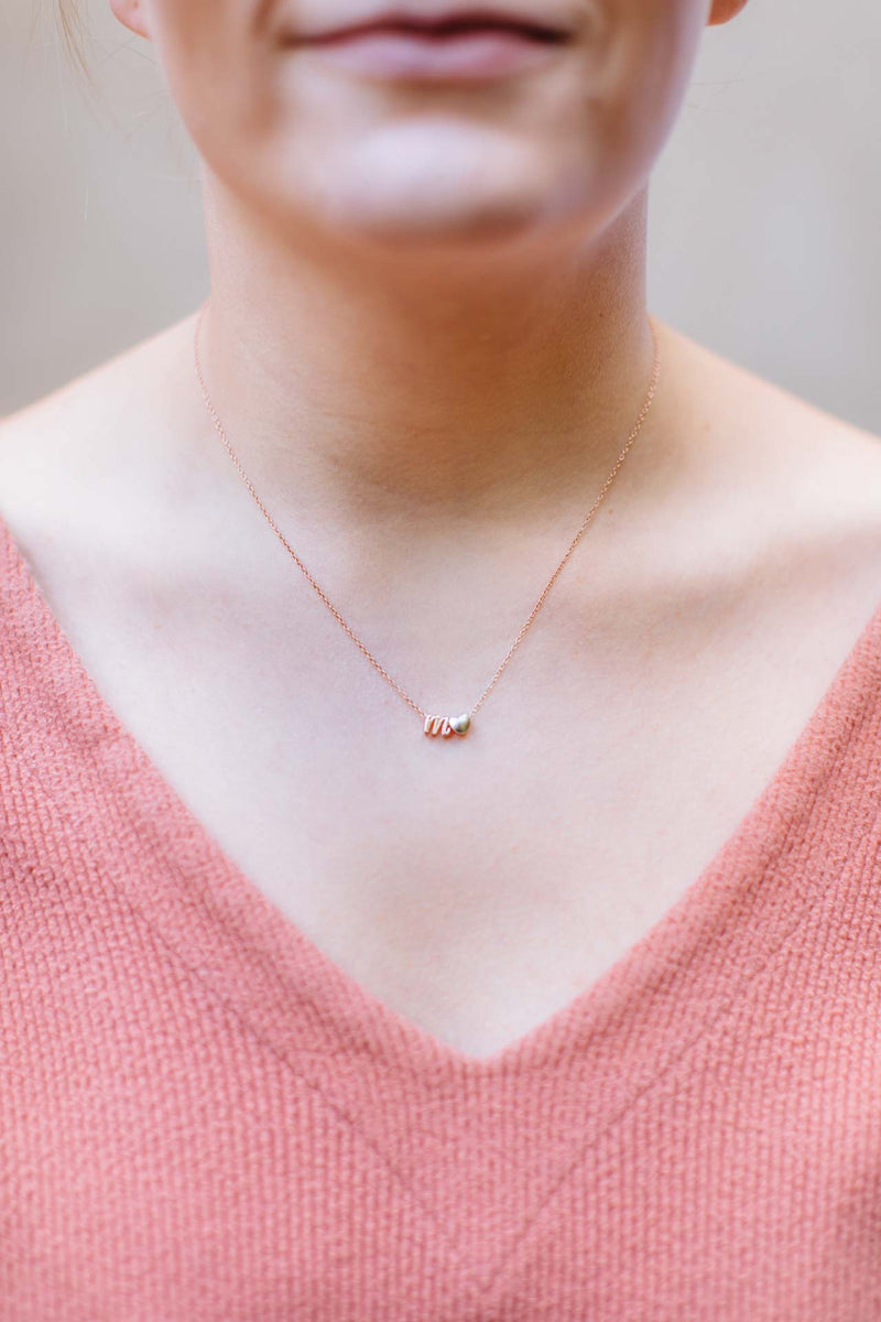 Kette Buchstabe mit Herz, Catalea, schlichter Schmuck, Minimalistischer Schmuck, personalisierter Schmuck