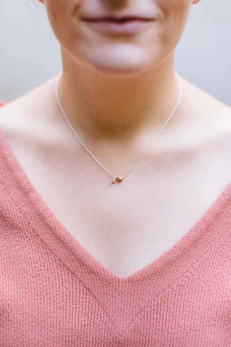 Kette Buchstabe mit Herz, Catalea, schlichter Schmuck, Minimalistischer Schmuck, personalisierter Schmuck