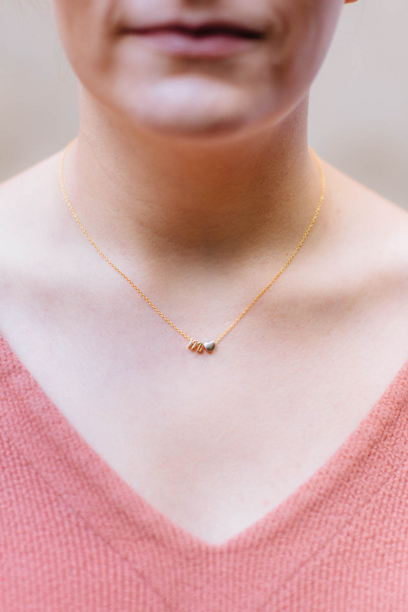 Kette Buchstabe mit Herz, Catalea, schlichter Schmuck, Minimalistischer Schmuck, personalisierter Schmuck