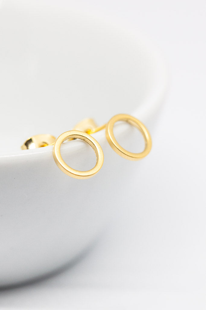 Ohrringe vergoldet Kreis matt 8 mm - Catalea - Schlichter Schmuck - Minimalistischer Schmuck - Modeschmuck