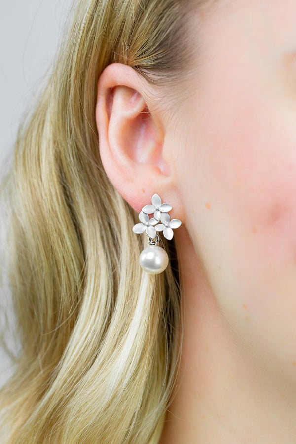Ohrringe Amsterdam versilbert Blumen Perlen - Catalea - Schlichter Schmuck - Minimalistischer Schmuck - Modeschmuck
